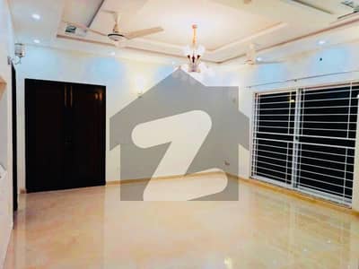 ڈی ایچ اے فیز 5 ڈیفنس (ڈی ایچ اے),لاہور میں 3 کمروں کا 1 کنال بالائی پورشن 1.3 لاکھ میں کرایہ پر دستیاب ہے۔