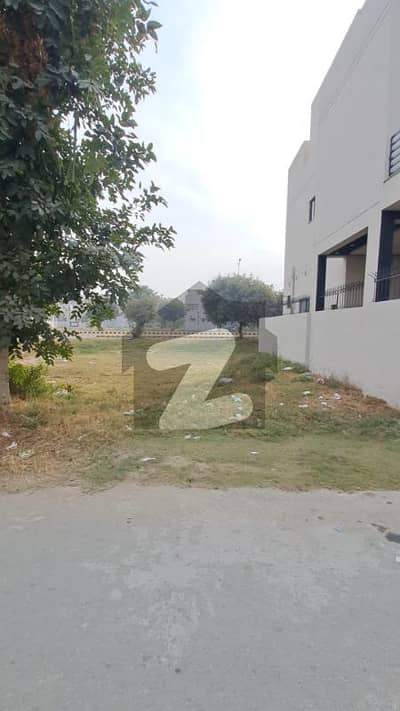 Plot No Near 762 Corner Facing 8Marla 32Sqft Excess Paid Top Location