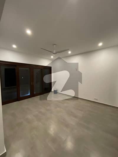 ڈی ایچ اے فیز 8 ڈی ایچ اے ڈیفینس,کراچی میں 6 کمروں کا 1 کنال مکان 19.0 کروڑ میں برائے فروخت۔