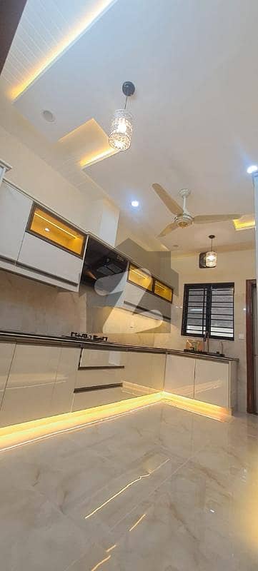 جی ۔ 13 اسلام آباد میں 7 کمروں کا 14 مرلہ مکان 11.0 کروڑ میں برائے فروخت۔