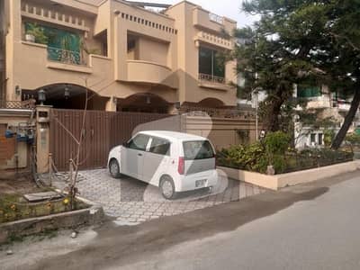 آئی ۔ 8 اسلام آباد میں 3 کمروں کا 12 مرلہ زیریں پورشن 1.6 لاکھ میں کرایہ پر دستیاب ہے۔