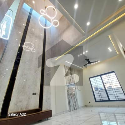 بحریہ ٹاؤن فیز 8 بحریہ ٹاؤن راولپنڈی,راولپنڈی میں 3 کمروں کا 5 مرلہ مکان 2.55 کروڑ میں برائے فروخت۔