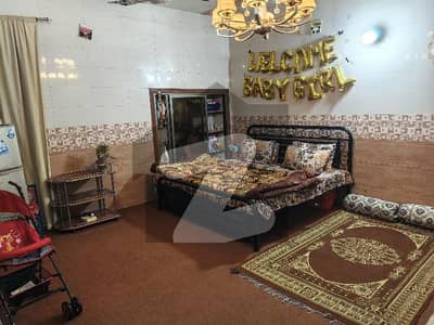 زبیر کالونی فیصل آباد میں 7 کمروں کا 8 مرلہ مکان 1.8 کروڑ میں برائے فروخت۔