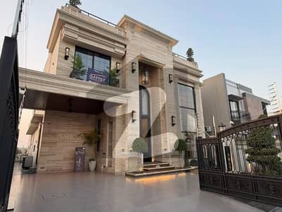10 Marla Beautiful Modern House In Bahria Town