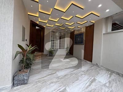 بحریہ ٹاؤن فیز 8 ۔ سفاری ویلی بحریہ ٹاؤن فیز 8,بحریہ ٹاؤن راولپنڈی,راولپنڈی میں 5 کمروں کا 7 مرلہ مکان 3.2 کروڑ میں برائے فروخت۔