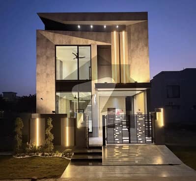 ڈی ایچ اے 9 ٹاؤن ڈیفنس (ڈی ایچ اے),لاہور میں 3 کمروں کا 5 مرلہ مکان 2.0 کروڑ میں برائے فروخت۔