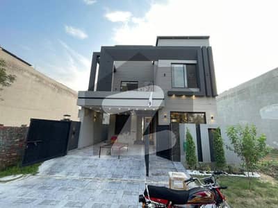 بحریہ ٹاؤن عمر بلاک بحریہ ٹاؤن سیکٹر B,بحریہ ٹاؤن,لاہور میں 5 کمروں کا 8 مرلہ مکان 2.95 کروڑ میں برائے فروخت۔ بحریہ ٹاؤن عمر بلاک بحریہ ٹاؤن سیکٹر B,بحریہ ٹاؤن,لاہور میں 5 کمروں کا 8 مرلہ مکان 2.95 کروڑ میں برائے فروخت۔