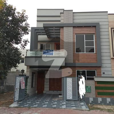 5 Marla Beautiful Modern House In Bahria Town