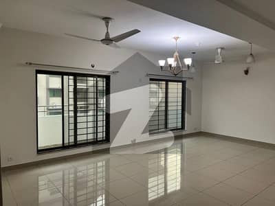 عسکری 11 ۔ سیکٹر بی عسکری 11,عسکری,لاہور میں 4 کمروں کا 12 مرلہ فلیٹ 3.5 کروڑ میں برائے فروخت۔