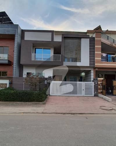 فیصل ٹاؤن - ایف ۔ 18 اسلام آباد میں 5 کمروں کا 7 مرلہ مکان 3.6 کروڑ میں برائے فروخت۔