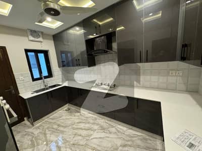 بحریہ ٹاؤن فیز 8 بحریہ ٹاؤن راولپنڈی,راولپنڈی میں 5 کمروں کا 10 مرلہ مکان 4.7 کروڑ میں برائے فروخت۔