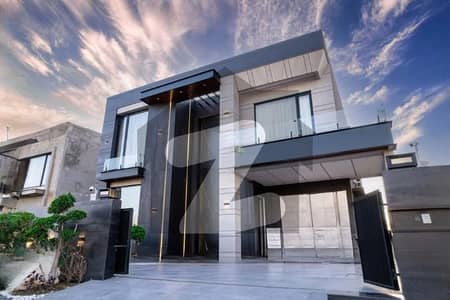 ڈی ایچ اے فیز 7 - بلاک زیڈ1 فیز 7,ڈیفنس (ڈی ایچ اے),لاہور میں 5 کمروں کا 1 کنال مکان 7.11 کروڑ میں برائے فروخت۔