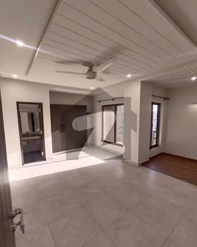 03 BHK LUXURY APARTMENT AVAILABLE FOR RENT IN GULBERG GREEN ISLAMABAD