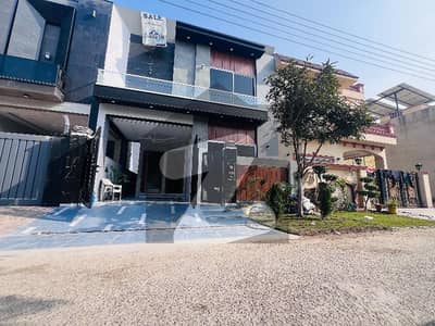 Ultra modern house in DHA Rahbbar available with gas option