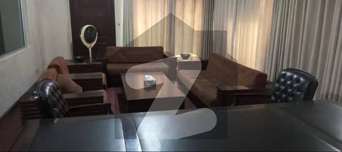 مین بلیوارڈ گلبرگ گلبرگ,لاہور میں 12 مرلہ دفتر 2.5 لاکھ میں کرایہ پر دستیاب ہے۔