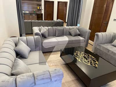 کینال گارڈن ۔ بلاک ڈی کینال گارڈن,لاہور میں 5 کمروں کا 10 مرلہ مکان 3.25 کروڑ میں برائے فروخت۔