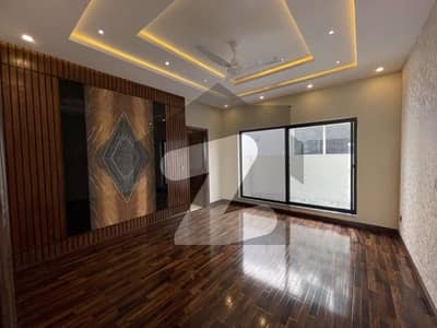 1 KANAL LIKE BRAND NEW FULL HOUSE FOR RENT IN SHAHEEN BLOCK SOLAR INSTALL