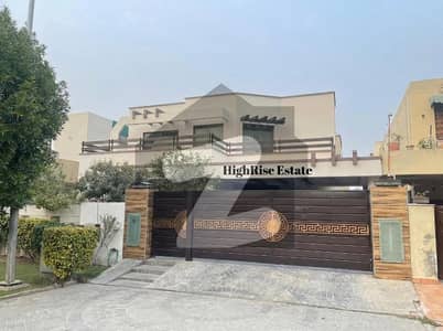 ڈی ایچ اے فیز 5 - بلاک اے فیز 5,ڈیفنس (ڈی ایچ اے),لاہور میں 5 کمروں کا 1 کنال مکان 9.5 کروڑ میں برائے فروخت۔