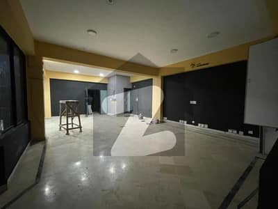 800 Sqft Croner 1st Floor Office Availavle On Rent Located In I-8 Markaz Old Building