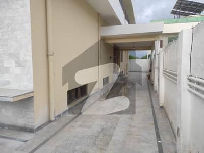 600 Sq Yds Luxury House for Sale in I-8/4 Islamabad