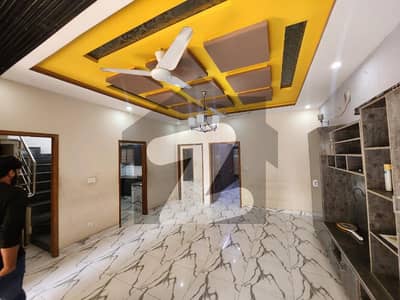 ڈی ایچ اے 11 رہبر لاہور میں 2 کمروں کا 10 مرلہ بالائی پورشن 73.0 ہزار میں کرایہ پر دستیاب ہے۔