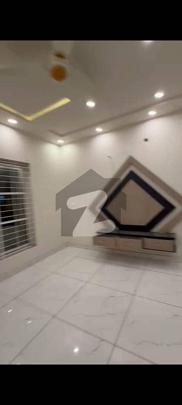 ڈی سی کالونی گوجرانوالہ میں 6 کمروں کا 1 کنال مکان 5.7 کروڑ میں برائے فروخت۔ ڈی سی کالونی گوجرانوالہ میں 6 کمروں کا 1 کنال مکان 5.7 کروڑ میں برائے فروخت۔