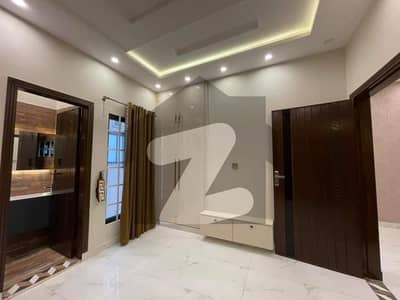 فضائیہ ہاؤسنگ سکیم فیز 1 فضائیہ ہاؤسنگ سکیم,لاہور میں 5 کمروں کا 10 مرلہ مکان 4.25 کروڑ میں برائے فروخت۔