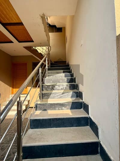 ڈی ایچ اے ڈیفنس - سیکٹر پرزم ڈی ایچ اے ڈیفینس,پشاور میں 7 کمروں کا 5 مرلہ مکان 2.75 کروڑ میں برائے فروخت۔