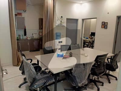 جوہر ٹاؤن فیز 2 جوہر ٹاؤن,لاہور میں 5 مرلہ دفتر 62.0 ہزار میں کرایہ پر دستیاب ہے۔