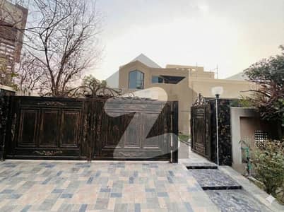 ڈی ایچ اے فیز 4 ڈیفنس (ڈی ایچ اے),لاہور میں 6 کمروں کا 1 کنال مکان 2.6 لاکھ میں کرایہ پر دستیاب ہے۔