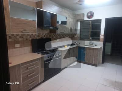 10 MARLA 3 BED FLAT AVAILABLE FOR SALE WITH GAS IN ASKARI 11