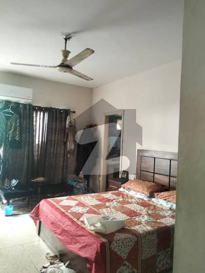 کلفٹن ۔ بلاک 2 کلفٹن,کراچی میں 3 کمروں کا 8 مرلہ فلیٹ 2.75 کروڑ میں برائے فروخت۔