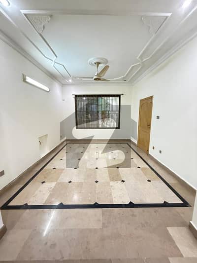 جی ۔ 13 اسلام آباد میں 2 کمروں کا 10 مرلہ زیریں پورشن 95.0 ہزار میں کرایہ پر دستیاب ہے۔