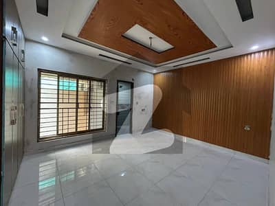 بش ایگزیکٹو ولاز ملتان میں 3 کمروں کا 5 مرلہ مکان 1.75 کروڑ میں برائے فروخت۔