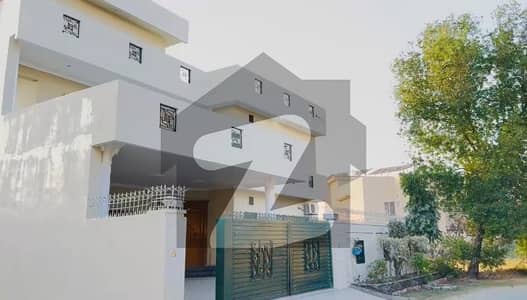 نشیمنِ اقبال فیز 1 نشیمنِ اقبال,لاہور میں 10 کمروں کا 1 کنال مکان 6.0 کروڑ میں برائے فروخت۔