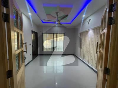 بحریہ آرچرڈ لاہور میں 5 کمروں کا 8 مرلہ مکان 2.4 کروڑ میں برائے فروخت۔