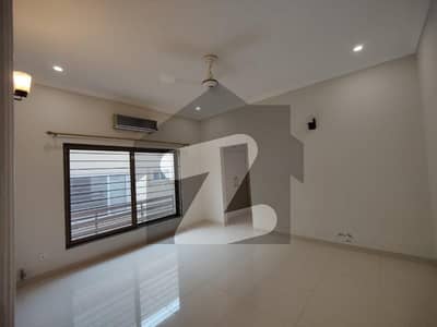 SUNFACING KANAL UPPER PORTION AVAILABLE FOR RENT