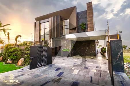 ONE KANAL ROYAL PALACE FOR LUXURY PERSONALITIES HOUSE FOR SALE AT VERY HOT LOCATION NEAR RAYA GOLF CLUB