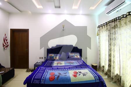 عبداللہ گارڈنز ایسٹ کینال روڈ,کینال روڈ,فیصل آباد میں 5 کمروں کا 10 مرلہ مکان 5.0 کروڑ میں برائے فروخت۔