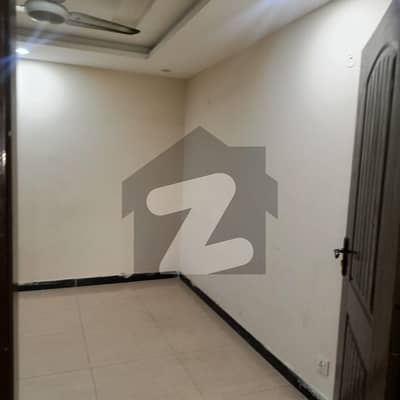 بحریہ ٹاؤن سیکٹرڈی بحریہ ٹاؤن,لاہور میں 2 کمروں کا 4 مرلہ فلیٹ 45.0 ہزار میں کرایہ پر دستیاب ہے۔