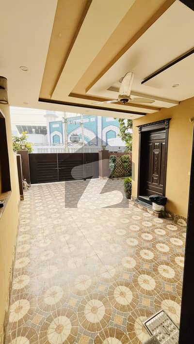 10 Marla House On Prime Location! 10 Marla House On Prime Location!