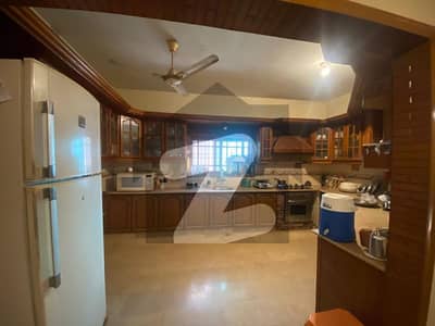 240 Corner 3 Kitchen 8 Beds House