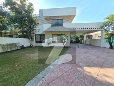 ایف ۔ 7 اسلام آباد میں 6 کمروں کا 1 کنال مکان 14.0 لاکھ میں کرایہ پر دستیاب ہے۔