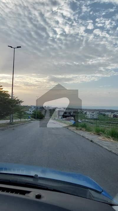 10 Marla Top Heighted Plot With Extra Land For Sale