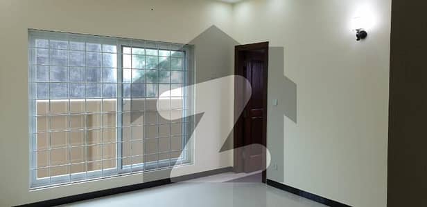 بحریہ ٹاؤن فیز 8 بحریہ ٹاؤن راولپنڈی,راولپنڈی میں 3 کمروں کا 5 مرلہ مکان 1.75 کروڑ میں برائے فروخت۔