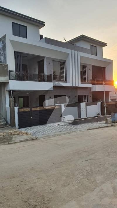 جناح گارڈنز فیز 1 جناح گارڈنز,ایف ای سی ایچ ایس,اسلام آباد میں 4 کمروں کا 5 مرلہ مکان 2.75 کروڑ میں برائے فروخت۔