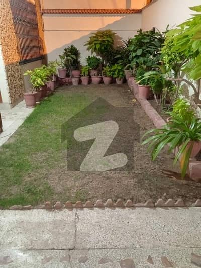 Double Storey 240 Square Yards House Available In Gulshan-e-Iqbal - Block 1 For sale