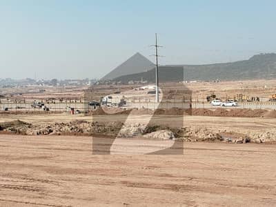 مارگلہ انکلیو مارگلہ ایونیو,اسلام آباد میں 1 کنال رہائشی پلاٹ 6.5 کروڑ میں برائے فروخت۔