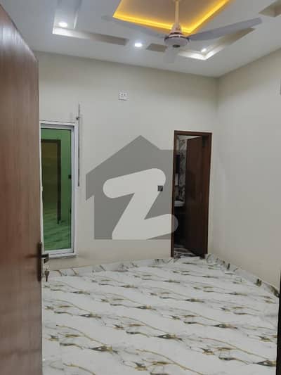 سپر ٹاون لاہور میں 5 کمروں کا 5 مرلہ مکان 1.35 لاکھ میں کرایہ پر دستیاب ہے۔