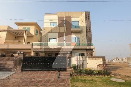 Stunning And Affordable Prime Location House Available For Sale In Central Park -  Block D